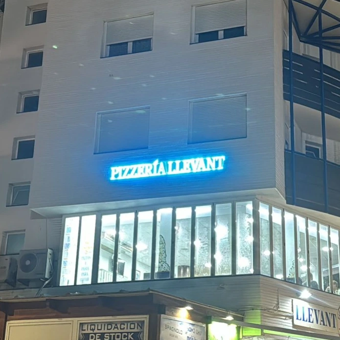 Rótulo de Neón Led para Pizzería Llevant en Peñíscola